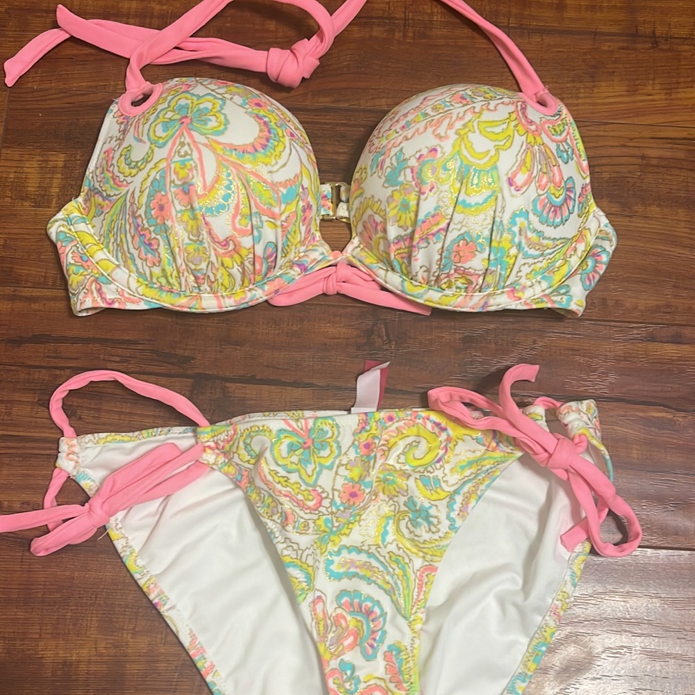Victoria’s Secret bikini